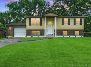 2407 Raintree Dr, Clarksville, IN 47129