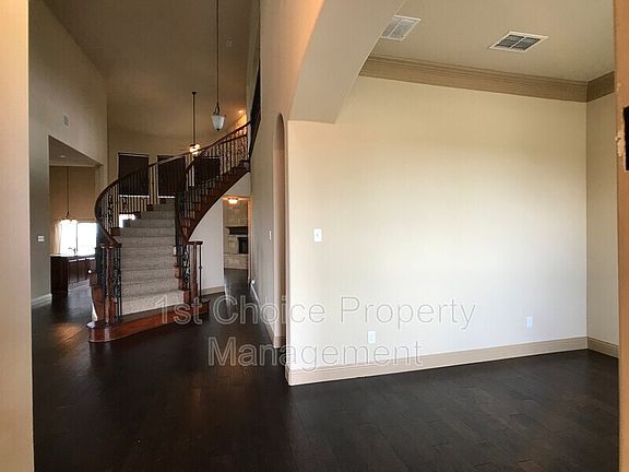 3rd image of 5432 Fogata Ln