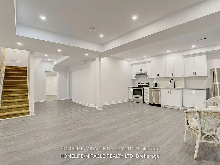905 Alanbury Cres — Photo 11