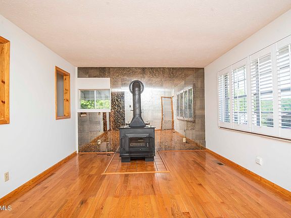 5th image of 6829 Langston Dr