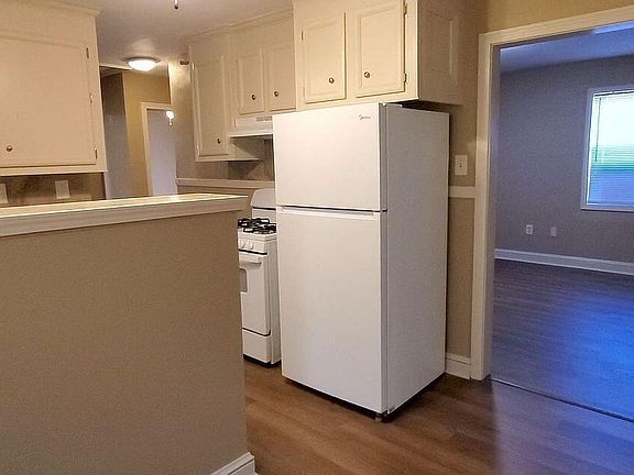 3rd image of 4221 Richmond Cir