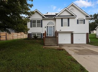625 Midjay Dr, Liberty, MO 64068