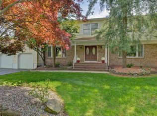 36 S Foxcroft Dr, Manalapan, NJ 07726