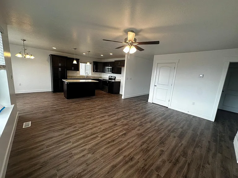 932 N Olson Dr — Photo 27