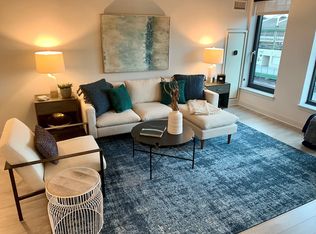 1035 W Addison St #816, Chicago, IL 60613