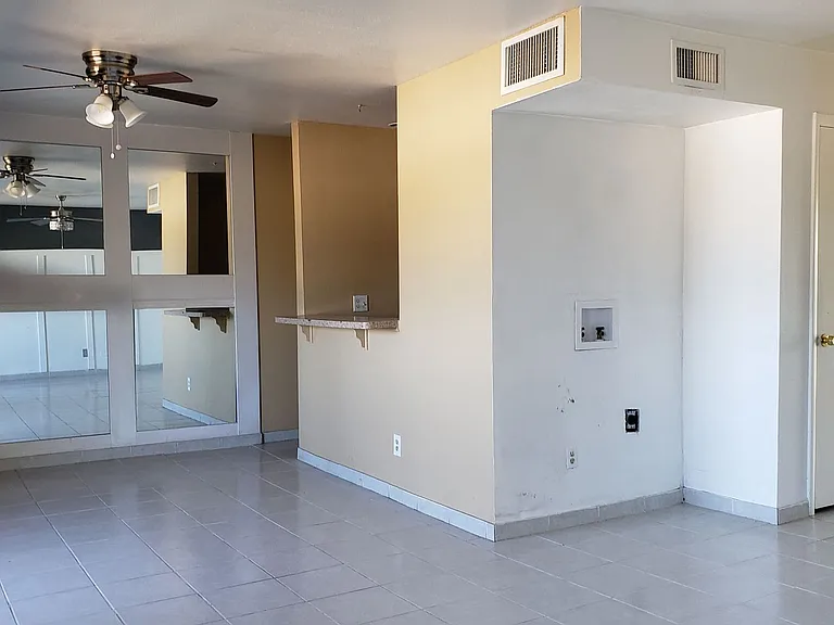 1620 N Wilmot Rd #B309 — Photo 2