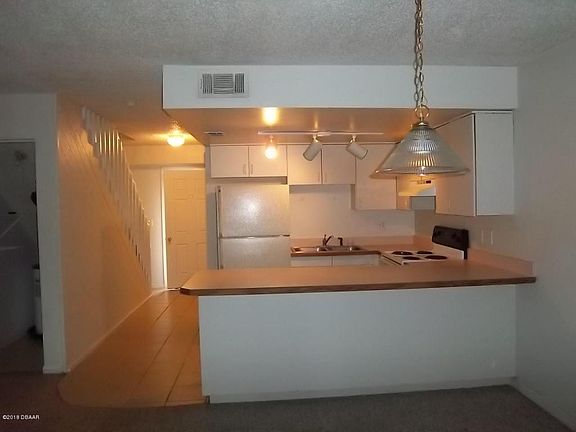 4th image of 35 Village Dr #35