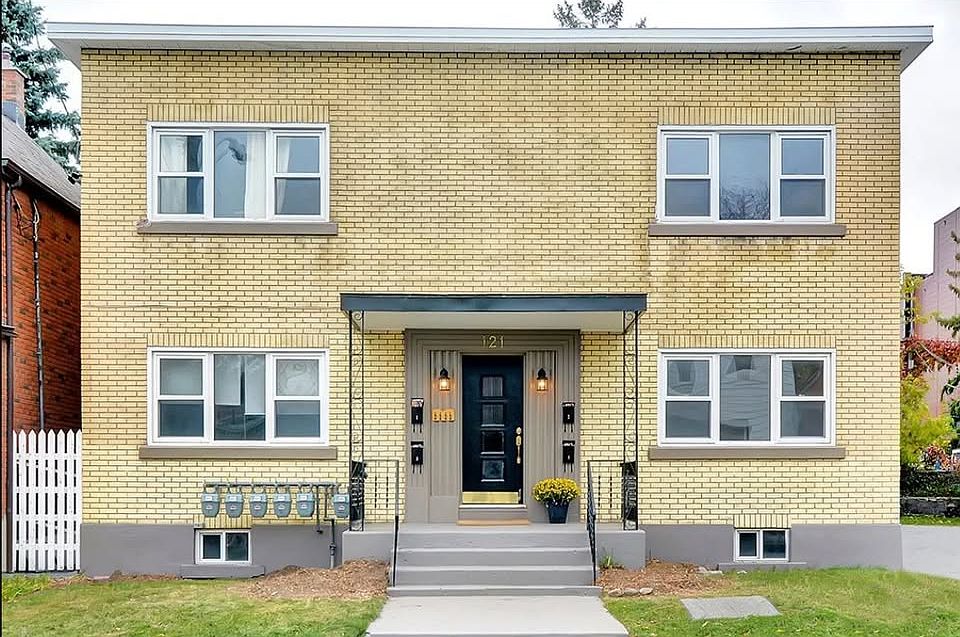 1st image of 121 Glenora St #3
