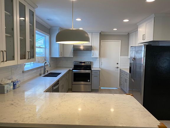 4th image of 1328 Cabrillo Ave