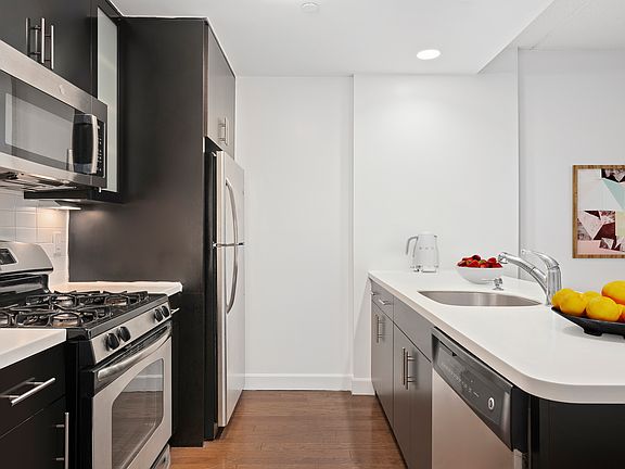 3rd image of 4134 Crescent St APT 3E