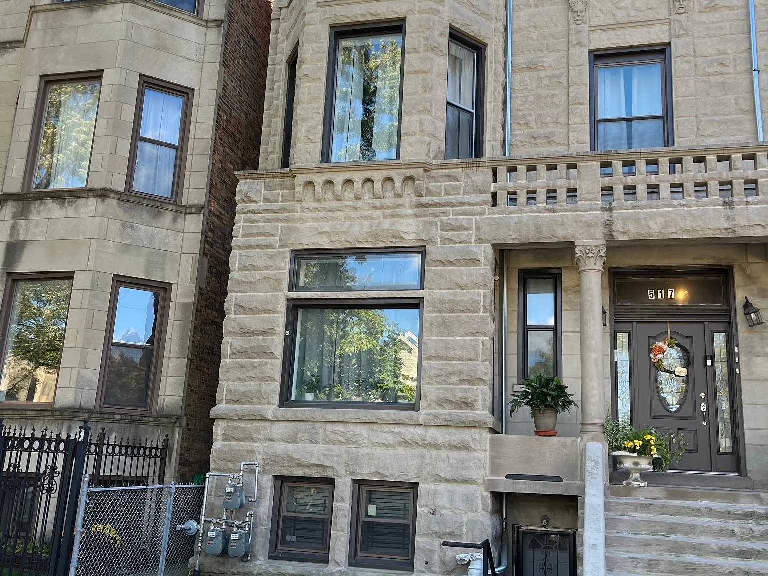 517 E 46th Pl — Photo 1