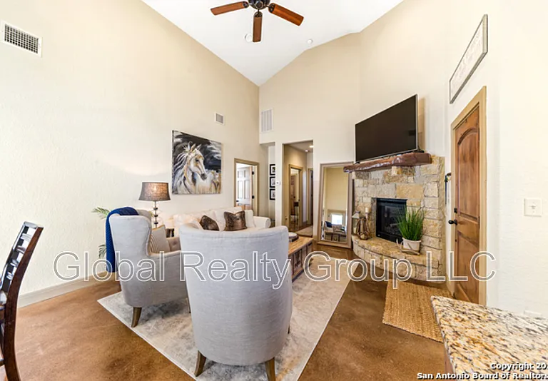 1670 Gruene Vineyard Xing — Photo 4