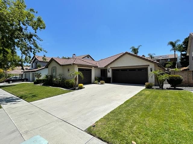 1st image of 400 Minaret Dr