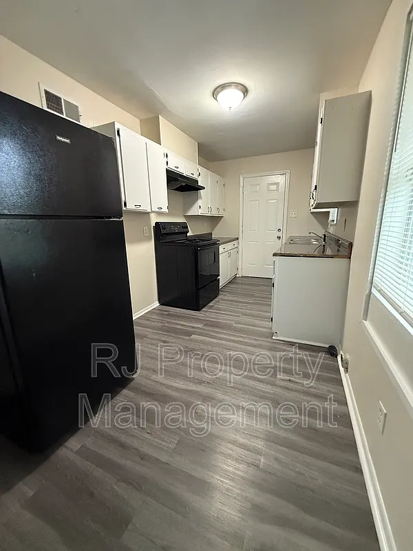 3 bed, 1.0 bath, 888 sqft, $995 — Photo 4