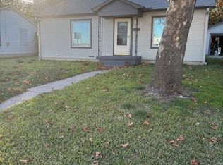 1907 N Weaver St, Gainesville, TX 76240