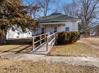 305 S Harrison St, Colfax, IL 61728