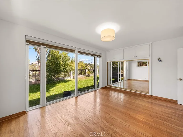 1033 S Isabella Ave — Photo 35