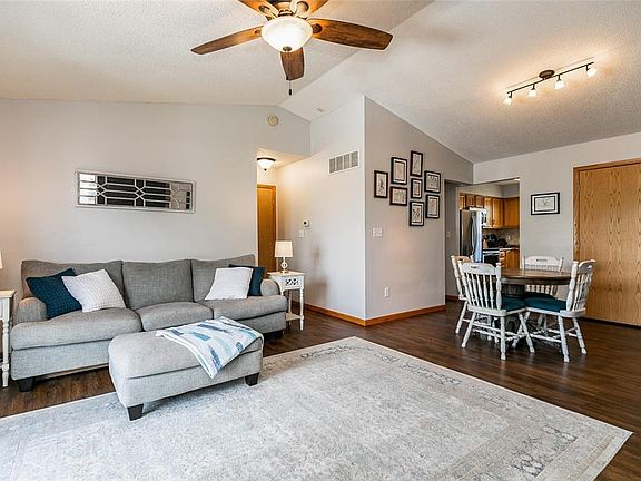 5th image of 682 Molly Dr