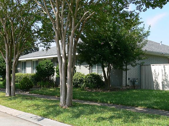 3rd image of 3200 Dauterive Dr