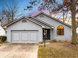 1992 Creekwood Dr, South Bend, IN 46635