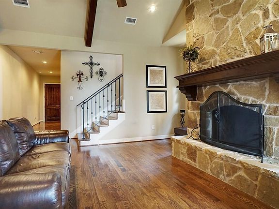 2nd image of 2908 Montebello Dr