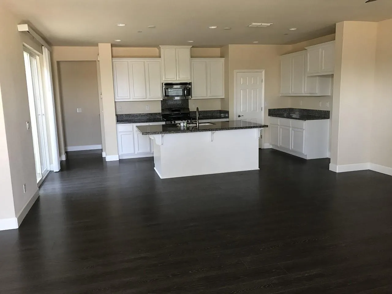 4 bed, 2203 sqft, $3,300 — Photo 3