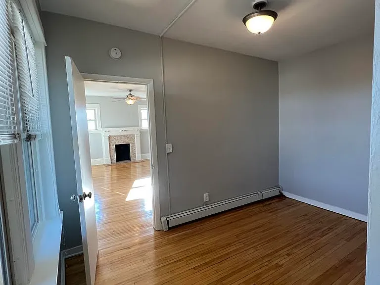 2716 Hennepin Ave S #31 — Photo 16