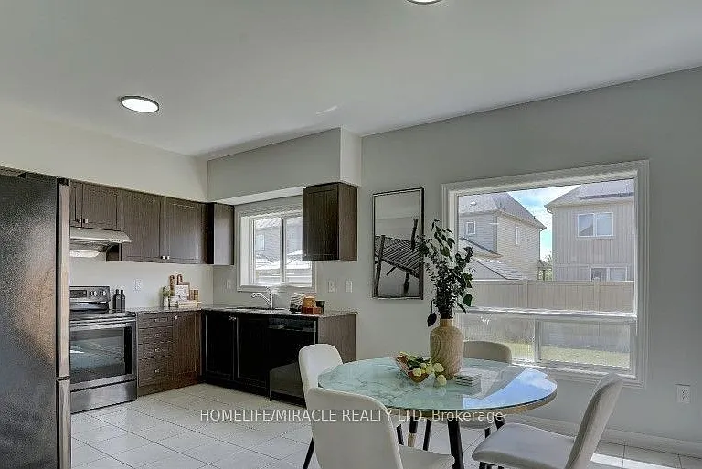95 William Fair Dr #UPPER — Photo 11