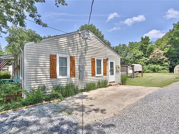5th image of 609 E Main St