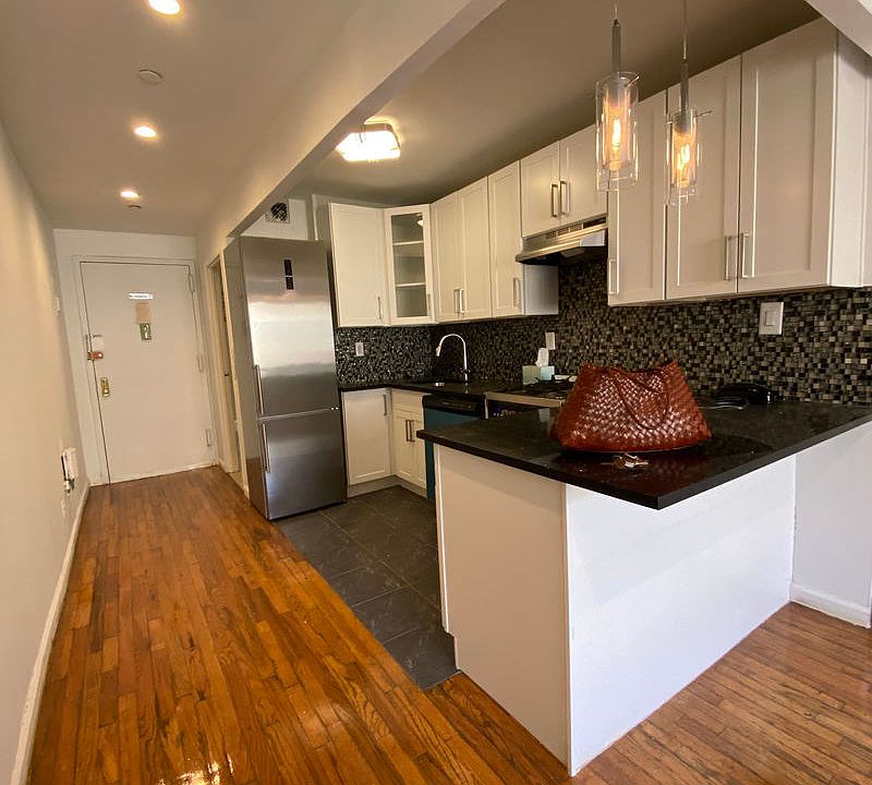 1st image of 530 W 47th St #5DD