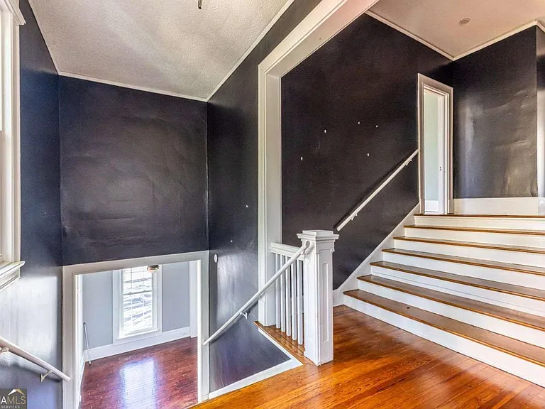 692 Myrtle St NE — Photo 40
