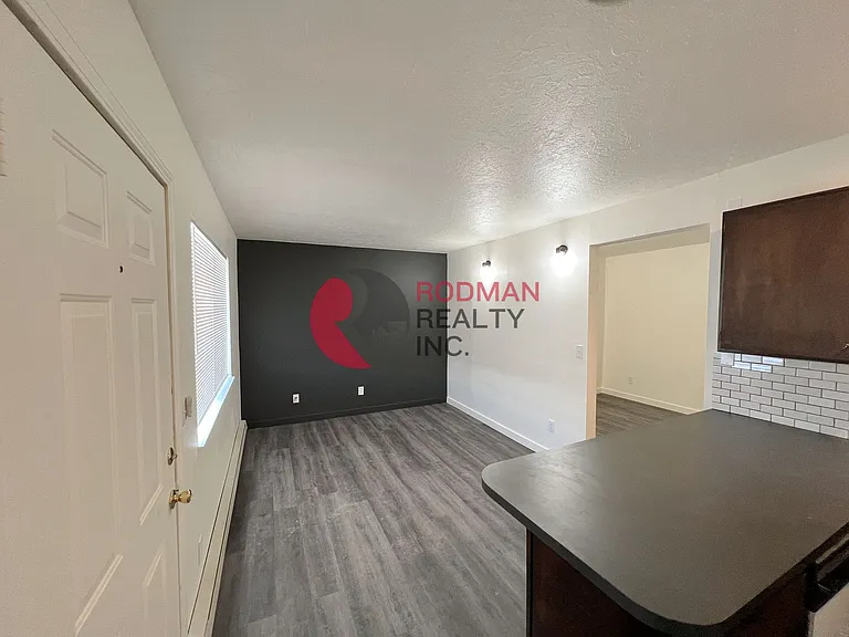 Studio West Apartments — Photo 14