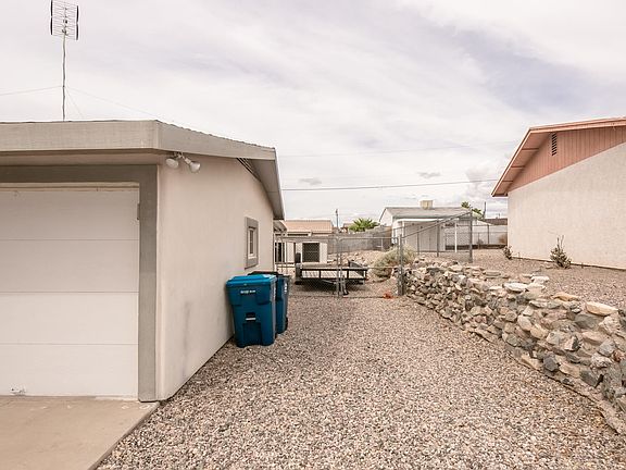 3rd image of 2215 Interlake Dr