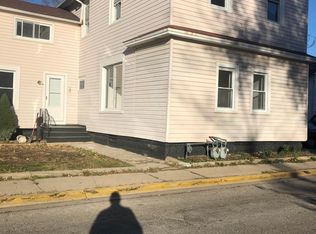 23 Jackson Pl #B, Aurora, IL 60505