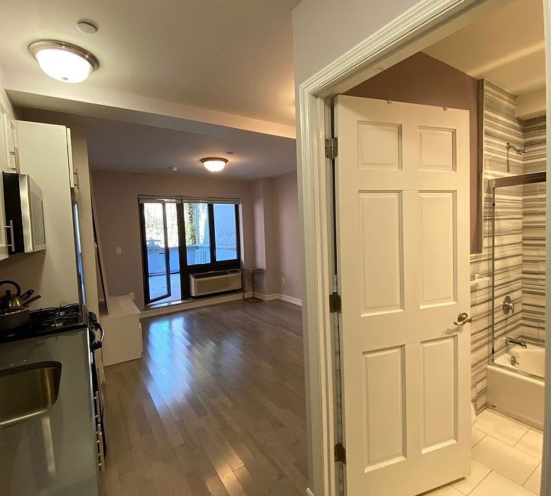 2nd image of 821 9th Ave #2D