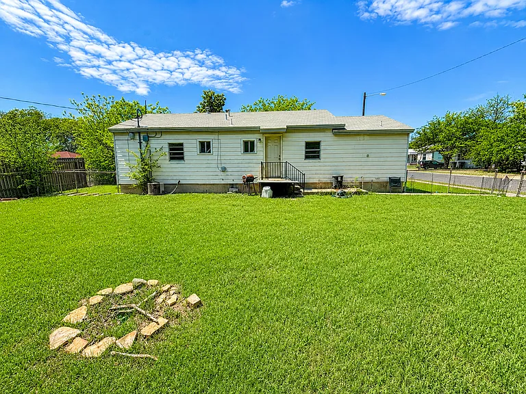 1312 Carol Way — Photo 15