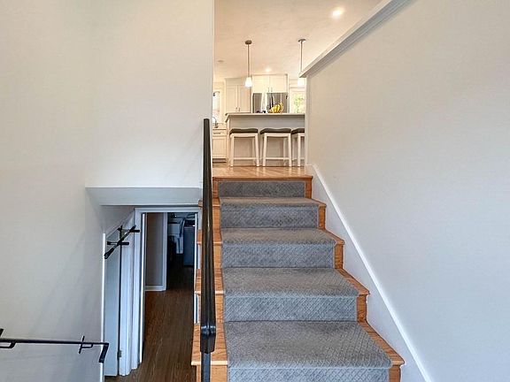 3rd image of 137 Grace Cir