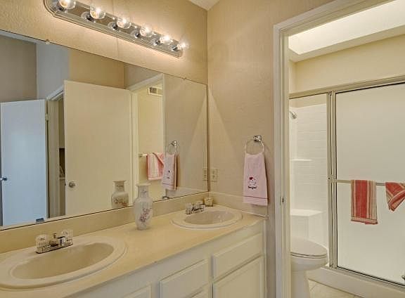 5th image of 2306 Fair Oak Ct