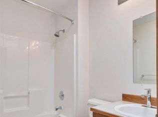 105 Gilbert Cir, Grand Prairie, TX 75050