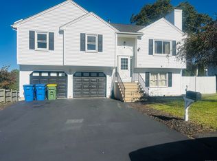208 Kendall Cir, Waterbury, CT 06708
