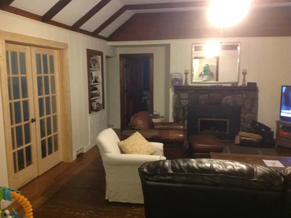 1 Acre Dr, Danbury, CT 06811