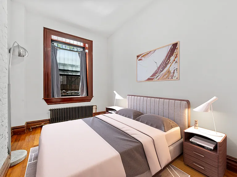 633 E 6th St #1 — Photo 4