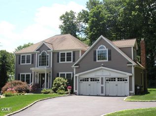 27 Stemway Rd, Trumbull, CT 06611