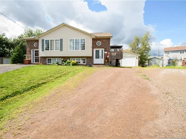 49 Armoyan Ct, Moncton, NB E1G 4T5