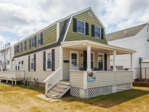 7 Whitten Street, Hampton, NH 03842