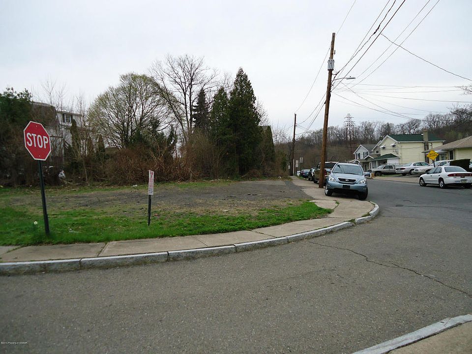 2nd image of 806 N Washington St