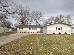 414 W Crea St, Cerro Gordo, IL 61818