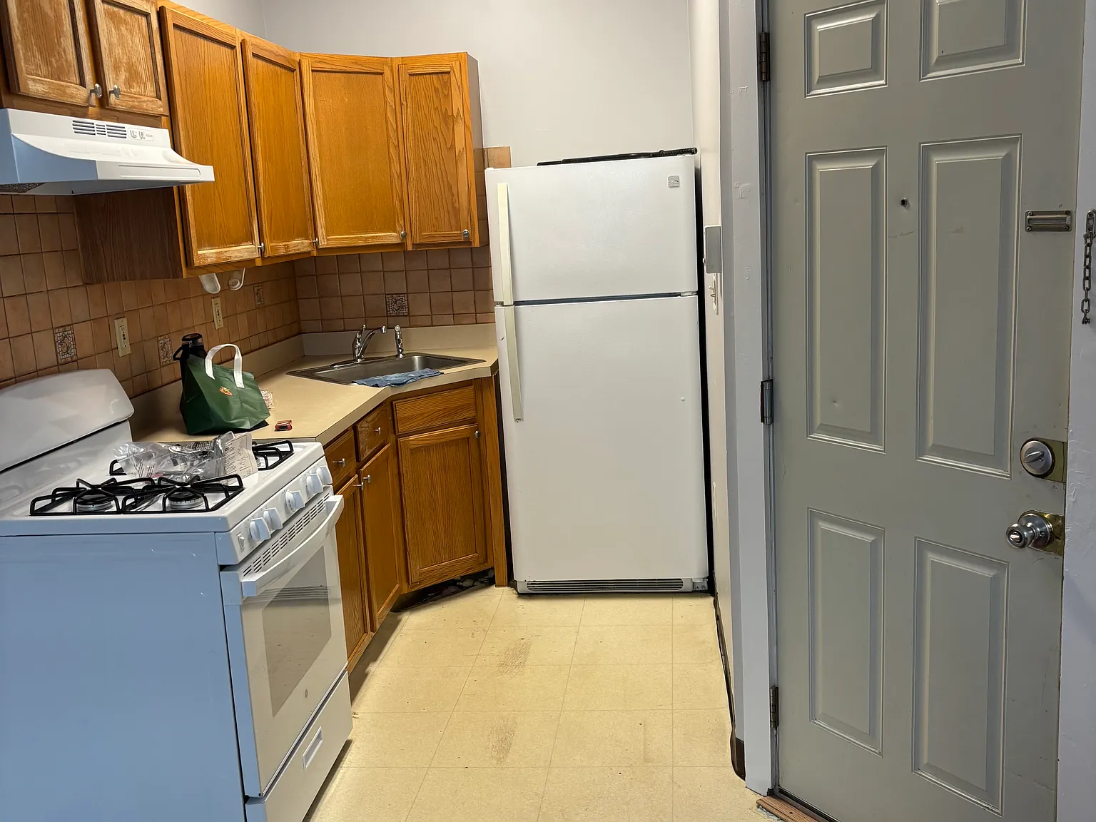 Studio, 670 sqft, $1,375 — Photo 3