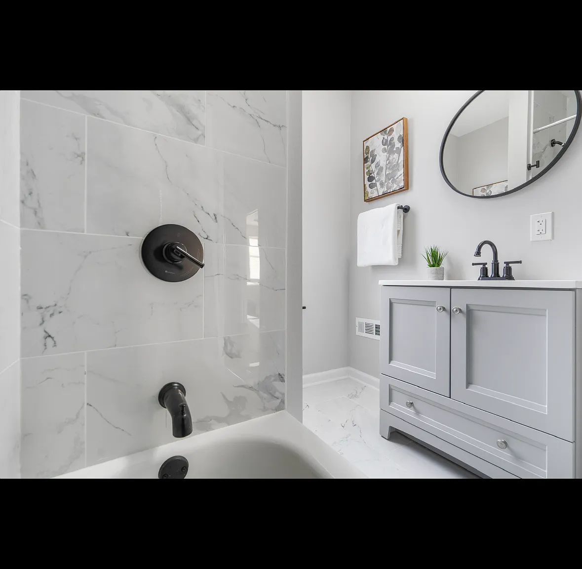1415 Carswell Street - 1 — Photo 2