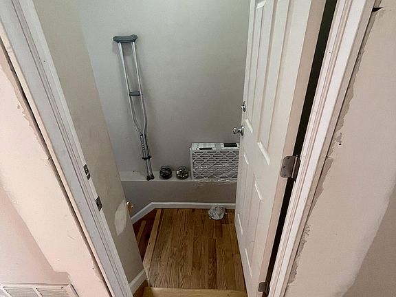 3rd image of 81 Jefferson Ave Floor 2